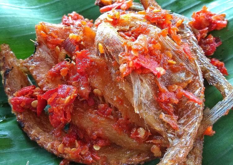 Balado ikan asin