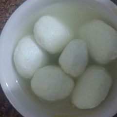A picture of Soft sponge rasgulle.