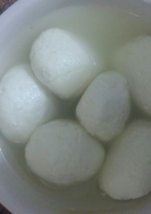 A picture of Soft sponge rasgulle.