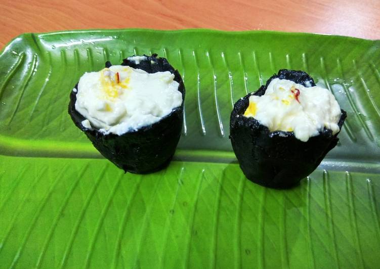 Easiest Way to Prepare Award-winning Kesar srikhand in cholocolate pot cups