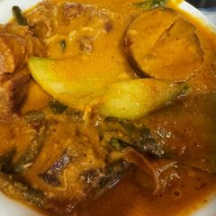A picture of Oxtail & tripe Kare Kare.