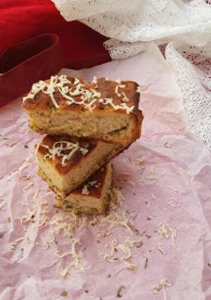 A picture of Whole Wheat FOCACCIA bread stuffed with herbed paneer, capsicum & cheese.