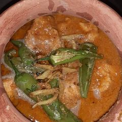 A picture of Chicken handi.