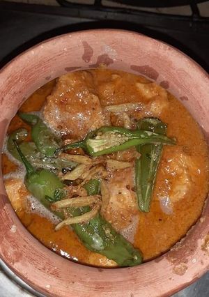 A picture of Chicken handi.