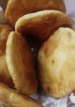 Una foto de La torta frita en Uruguay un día lluvioso no puede faltar