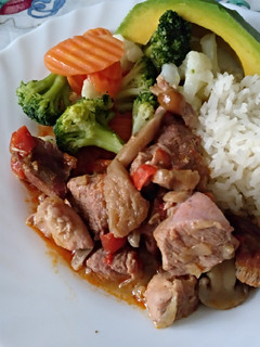 Una foto de Pavo estofado con verduras
