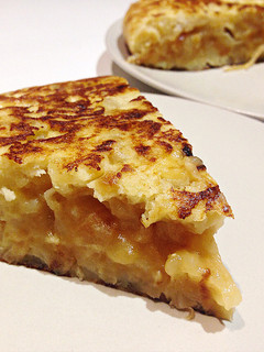 Una foto de Tortilla de patatas con cebolla ("casi" como la de mi madre👸)