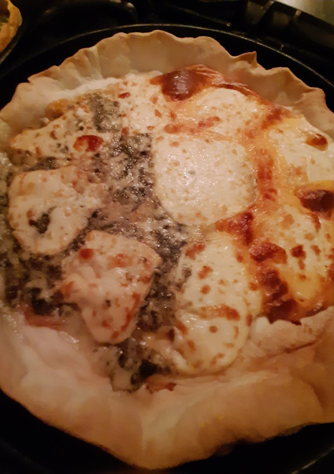 Una foto de Tarta jamón y varios quesos