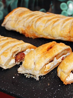 Feta sajtos kolbászos fonott recept fotója