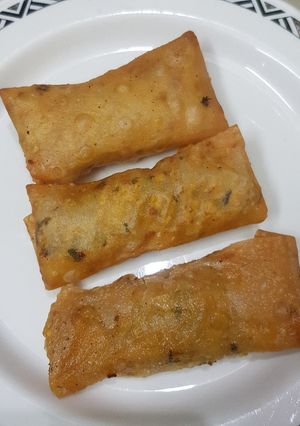 A picture of Chicken qeema rolls.