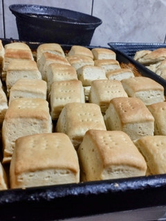 Una foto de Galletas/criollitos (sin chicharrón)😋