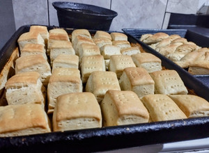 Una foto de Galletas/criollitos (sin chicharrón)😋