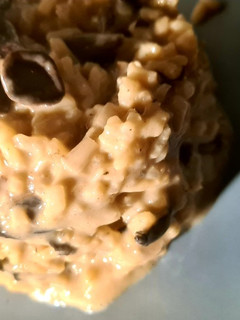 Una foto de Risotto de trompetas de la muerte con gorgonzola