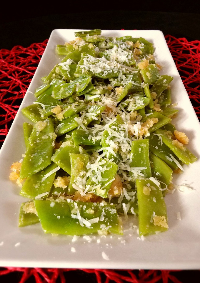 Una foto de Judías salteadas con pan rallado y queso parmesano