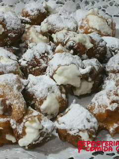 Una foto de Buñuelos de viento rellenos de nata