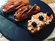 Una foto de surimi de cangrejo