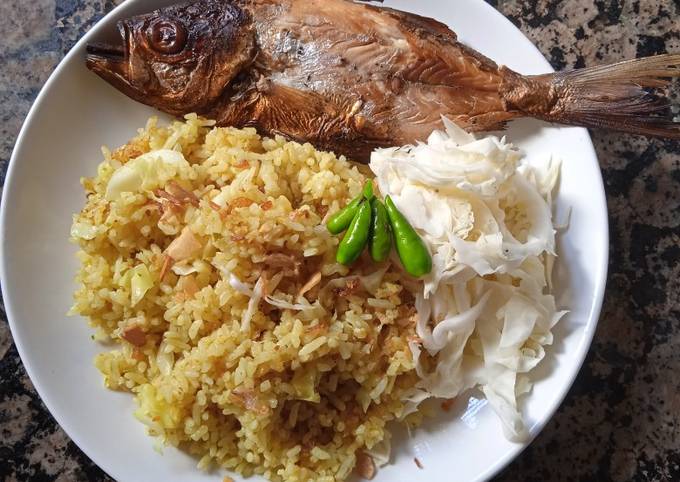 Bagaimana Membuat Nasi goreng kunyit yang Lezat