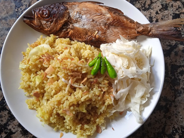 Bagaimana Membuat Nasi goreng kunyit yang Lezat