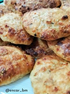 Una foto de Bizcochitos de queso y romero en airfryer