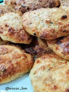 Una foto de Bizcochitos de queso y romero en airfryer