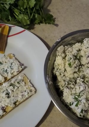 Una foto de Requesón, cilantro y espinaca