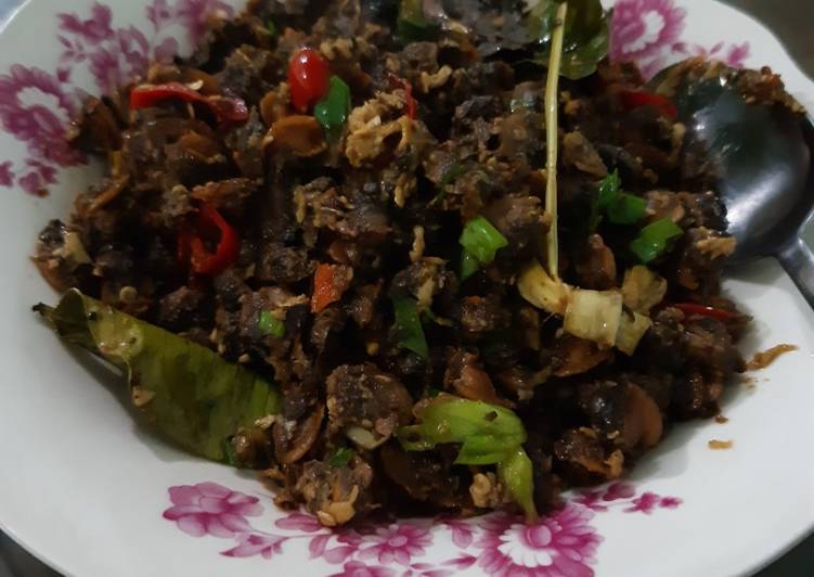 Sambal goreng kerang telur