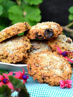 Una foto de Galletas de avena con remolacha, zanahoria y pasas de uva🍪