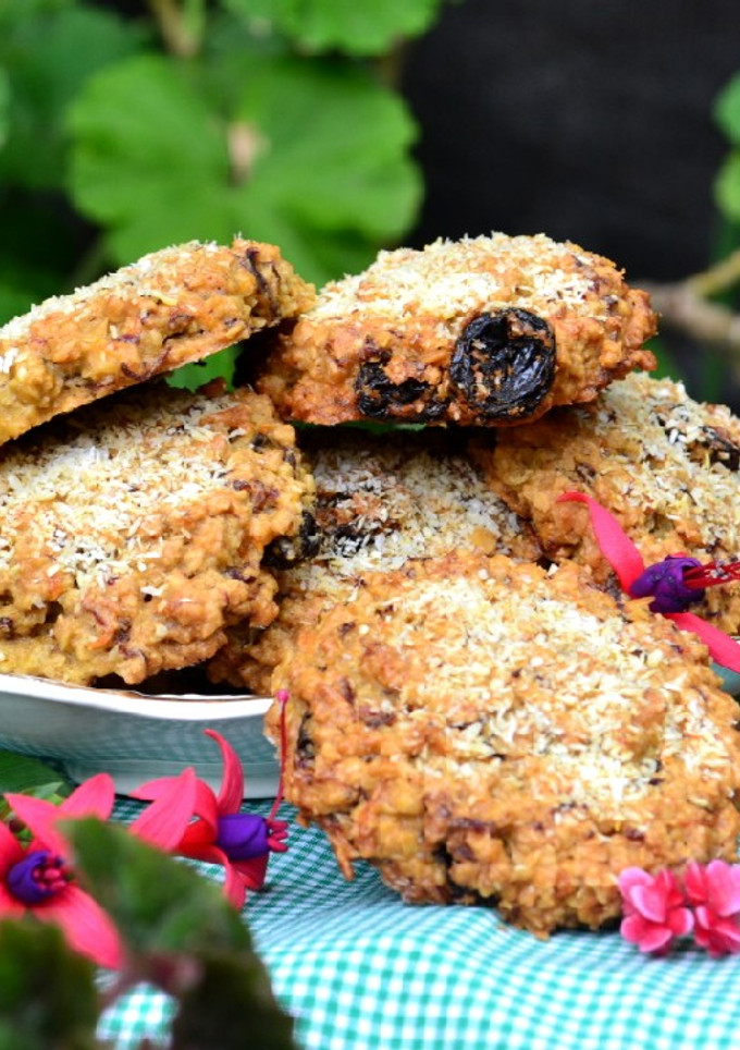 Una foto de Galletas de avena con remolacha, zanahoria y pasas de uva🍪