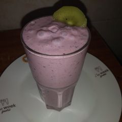 Frozen Blueberry,pineapple, banana&kiwi smoothie#4weekschallenge A picture of Frozen Blueberry,pineapple, banana&kiwi smoothie#4weekschallenge.