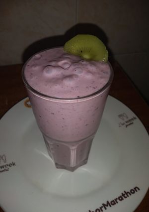 A picture of Frozen Blueberry,pineapple, banana&kiwi smoothie#4weekschallenge.