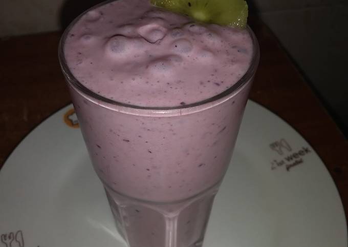 Frozen Blueberry,pineapple, banana&kiwi smoothie#4weekschallenge