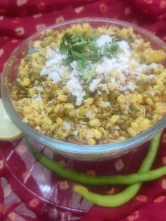 मुगाची उसळ (moongachi usal recipe in marathi) रेसिपी चे मुख्य फोटो