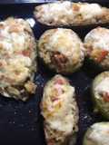 Berenjenas y zapallitos rellenos con carne cortada a cuchillo
