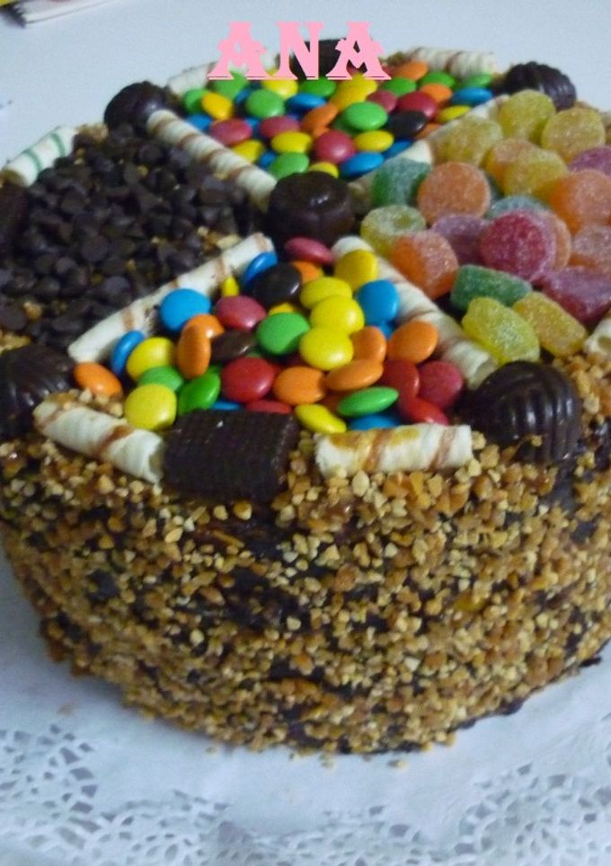 Una foto de Torta de golosinas fácil y rápida