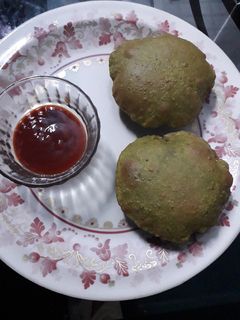 पालक की पूरी (Palak ki puri recipe in Hindi) रेसिपी मुख्य फोटो