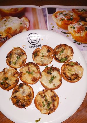 A picture of Chicken cupcakes.