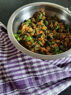 गिलक्याची किंवा घोसाळ्याची भाजी (Gilkyachi Bhaji Recipe In Marathi) रेसिपी चे मुख्य फोटो