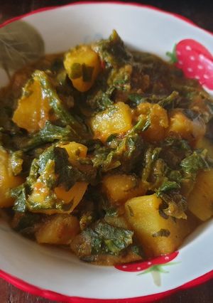 Una foto de Espinacas con patatas estilo hindú (Aloo Palak)