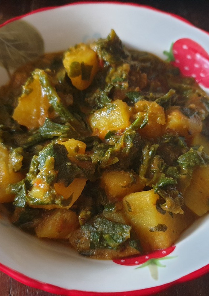 Una foto de Espinacas con patatas estilo hindú (Aloo Palak)