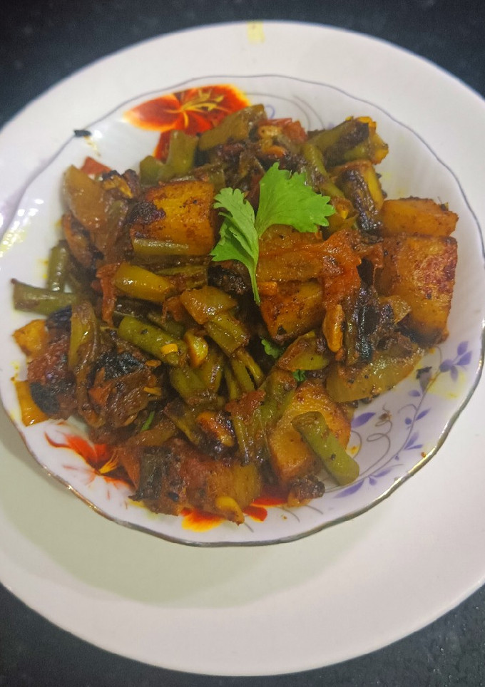 बरबट्टी (बोड़ा) और आलू की सब्जी रेसिपी मुख्य फोटो