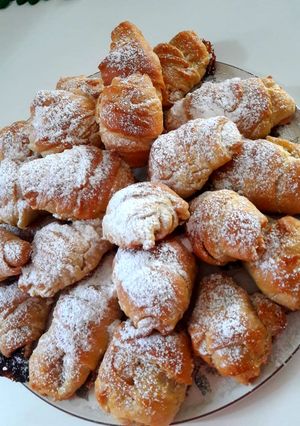 O poză a rețetei Cornuri cu dulceață!.