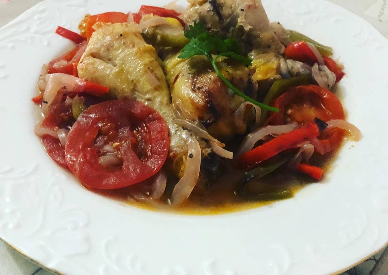 Muslos de pollo al horno con verduras