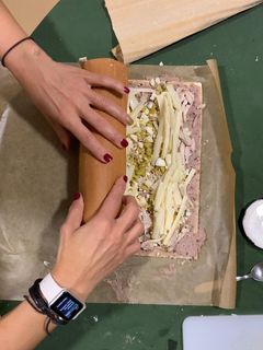 Una foto de Pionono salado de frijoles, pollo y yogurt griego