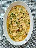 Arroz meloso con rodaja de pota y caldo dashi-no-moto