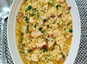 Una foto de Arroz meloso con rodaja de pota y caldo dashi-no-moto
