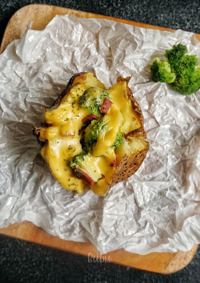 Foto resep Baked potato, smoked beef and cheese