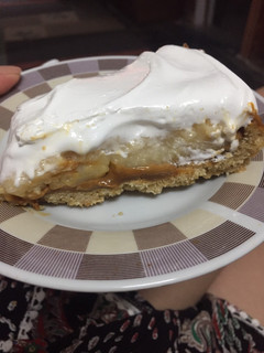Una foto de Tarta de pastelera y merengue 😋