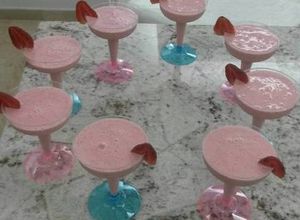 Una foto de Trago de frutilla y champagne