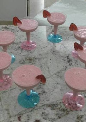 Una foto de Trago de frutilla y champagne