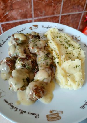Foto resep Swedish Meatball IKE with Gravy Sauce and Mashed Potato